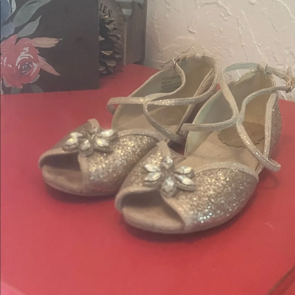 Joyfolie Sparkling Gold Sandals - Picture 12 of 12